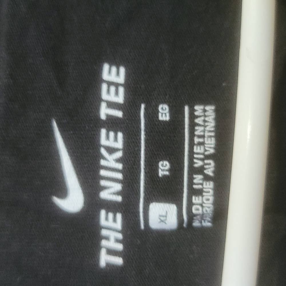 Nike tee - Picture 3 of 4